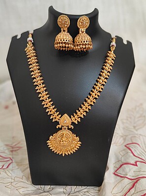 lakshmi haram short chain